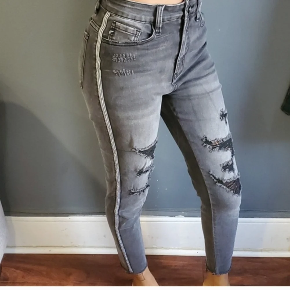 Kancan woman's gray black distressed crop stretch jeans size 27 - Picture 5 of 16